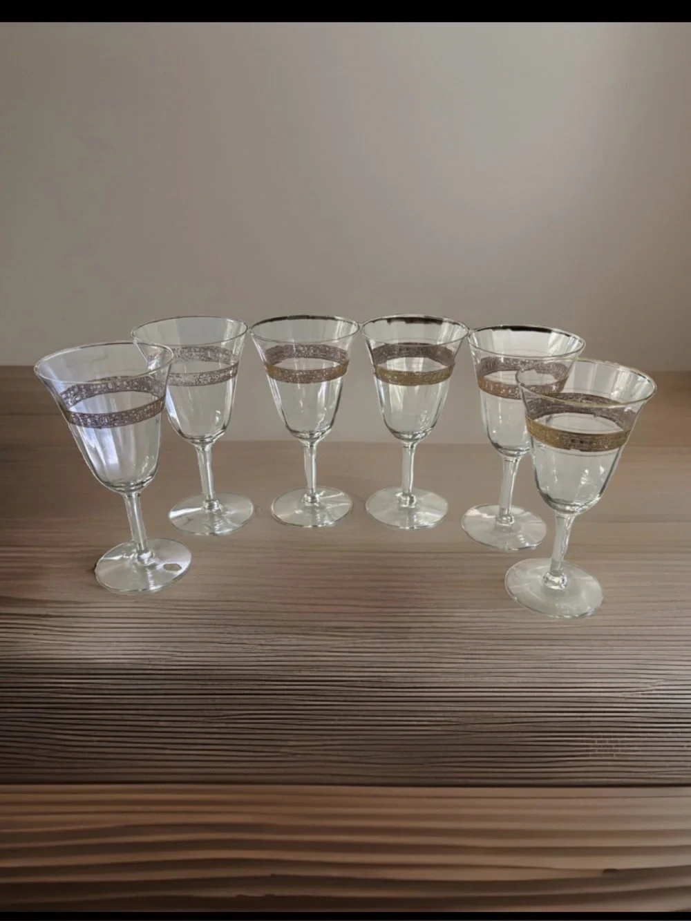 Elegant Clear Wine Glasses with Metallic Gold Band – Set of 7